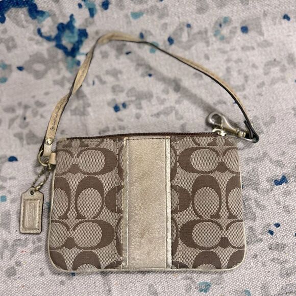 Coach Handbags - 🌟Coach Y2K vintage tan and gold wristlet